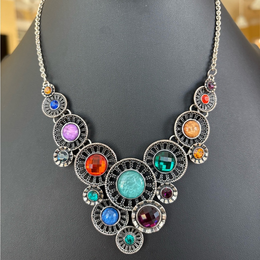 Rhinestone crystal statement bib necklace silver toned - Picture 2 of 12